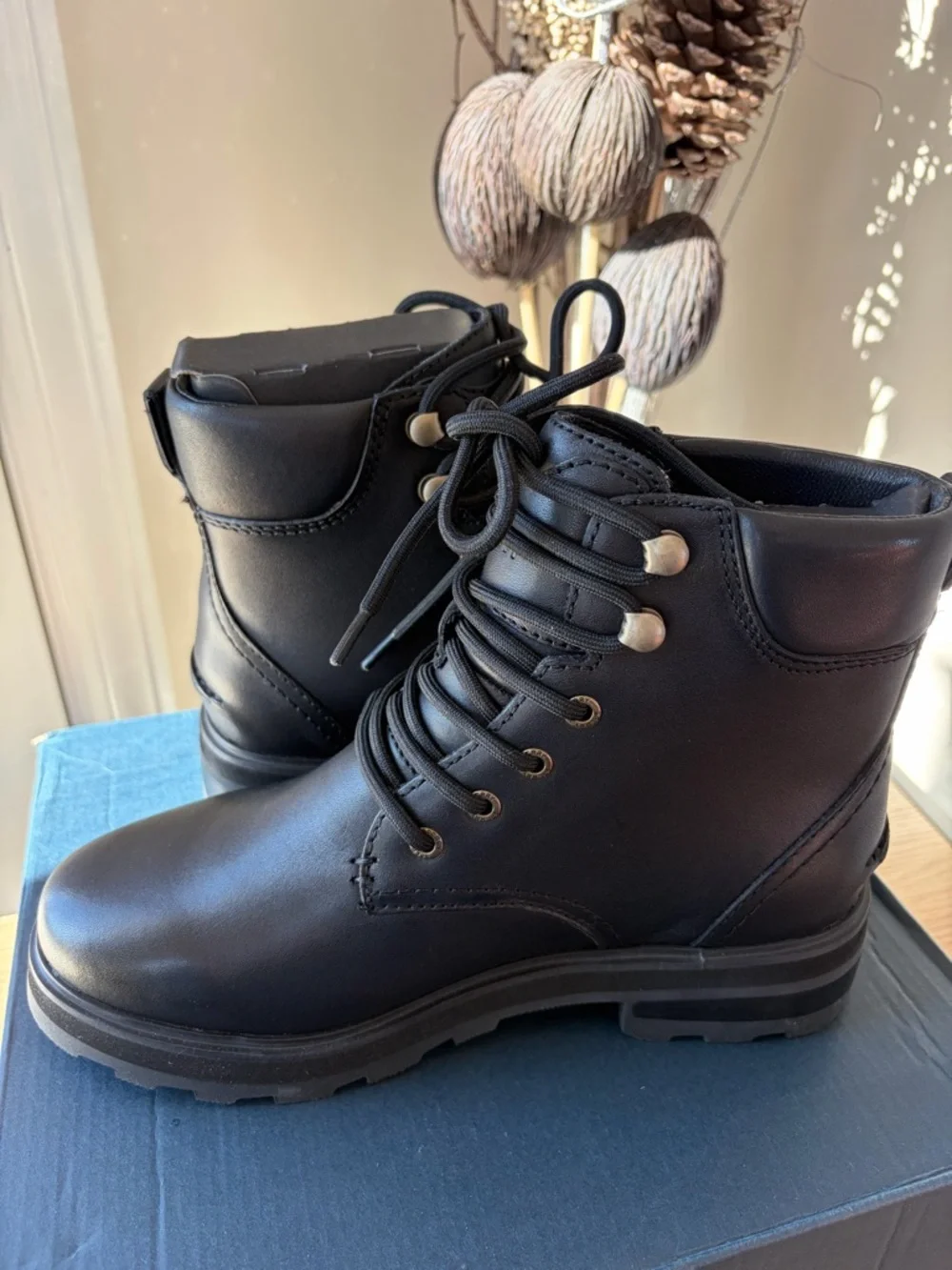 Sperry women’s Black Leather Lace-Up‎ Boots New with box, never used.